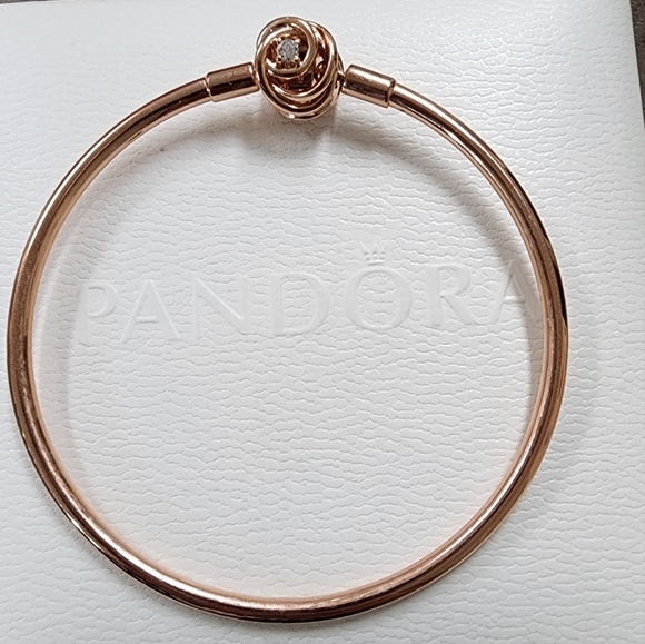Pandora Moments Encircled Clasp Bangle - Picture 2 of 12